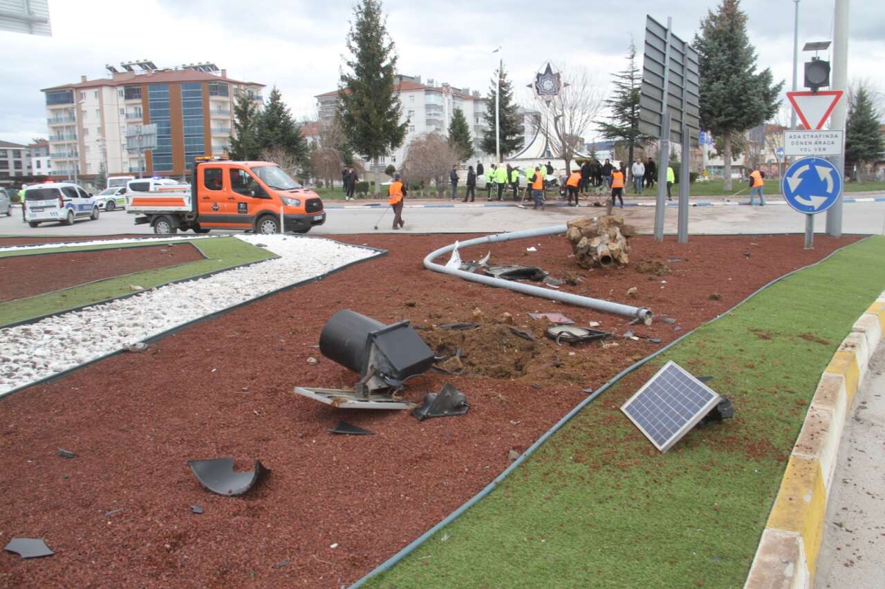Konya’da görenleri korkutan kaza! Sürücü bu arabadan sağ çıktı 4